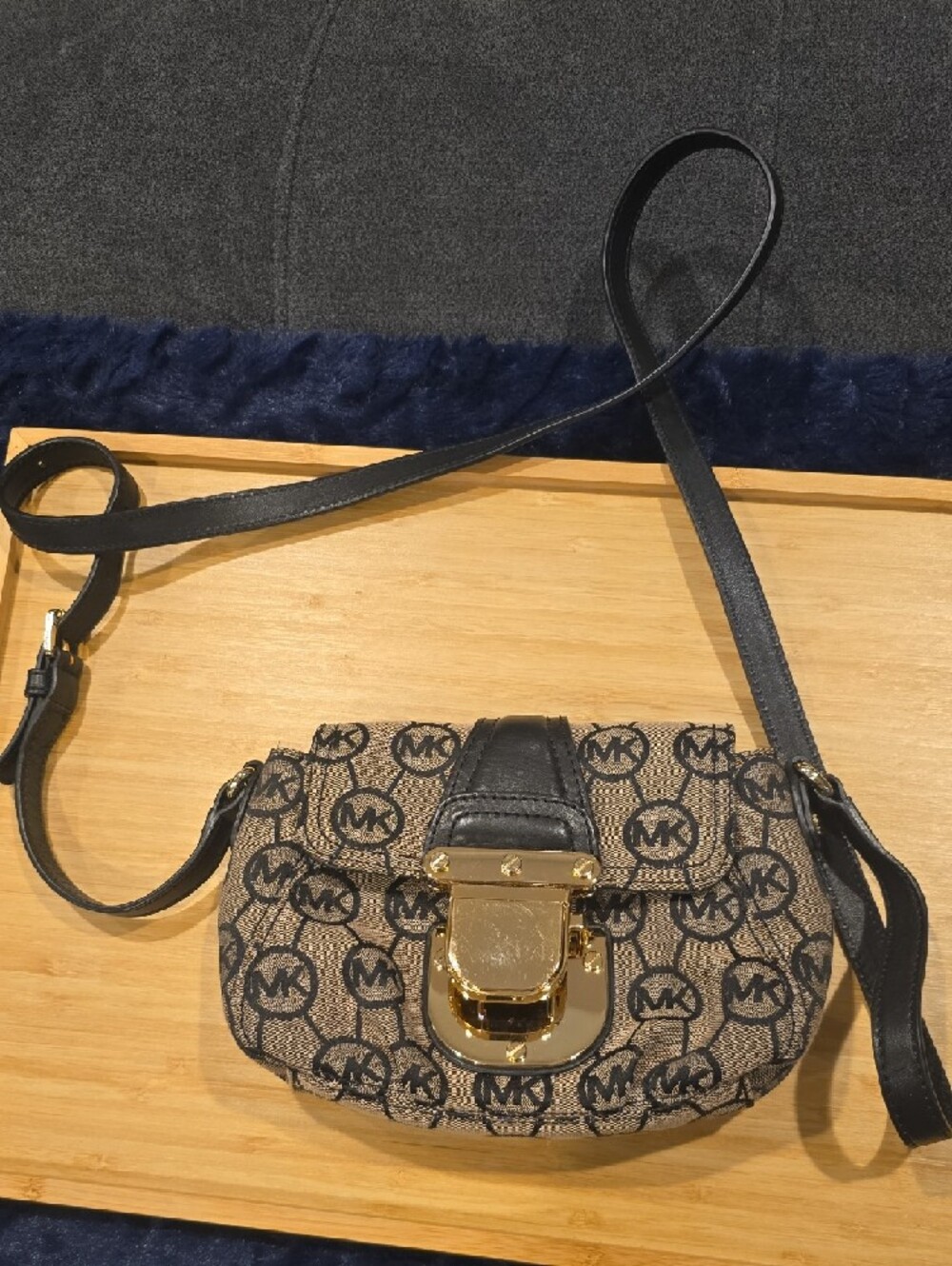 Michael Kors Charlton Collection. 2010. Vintage Crossbody - Picture 8 of 8